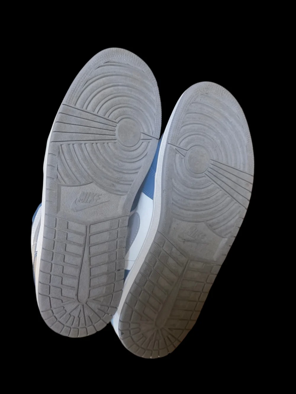 Nike Men’s Low-Top Jordans - White & Blue